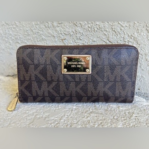 Michael Kors Gold and Brown Jet Set Signature Logo Smartphone Wristlet - Picture 1 of 9